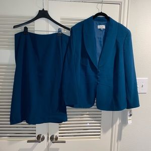 Le Suit Teal Dressy Suit